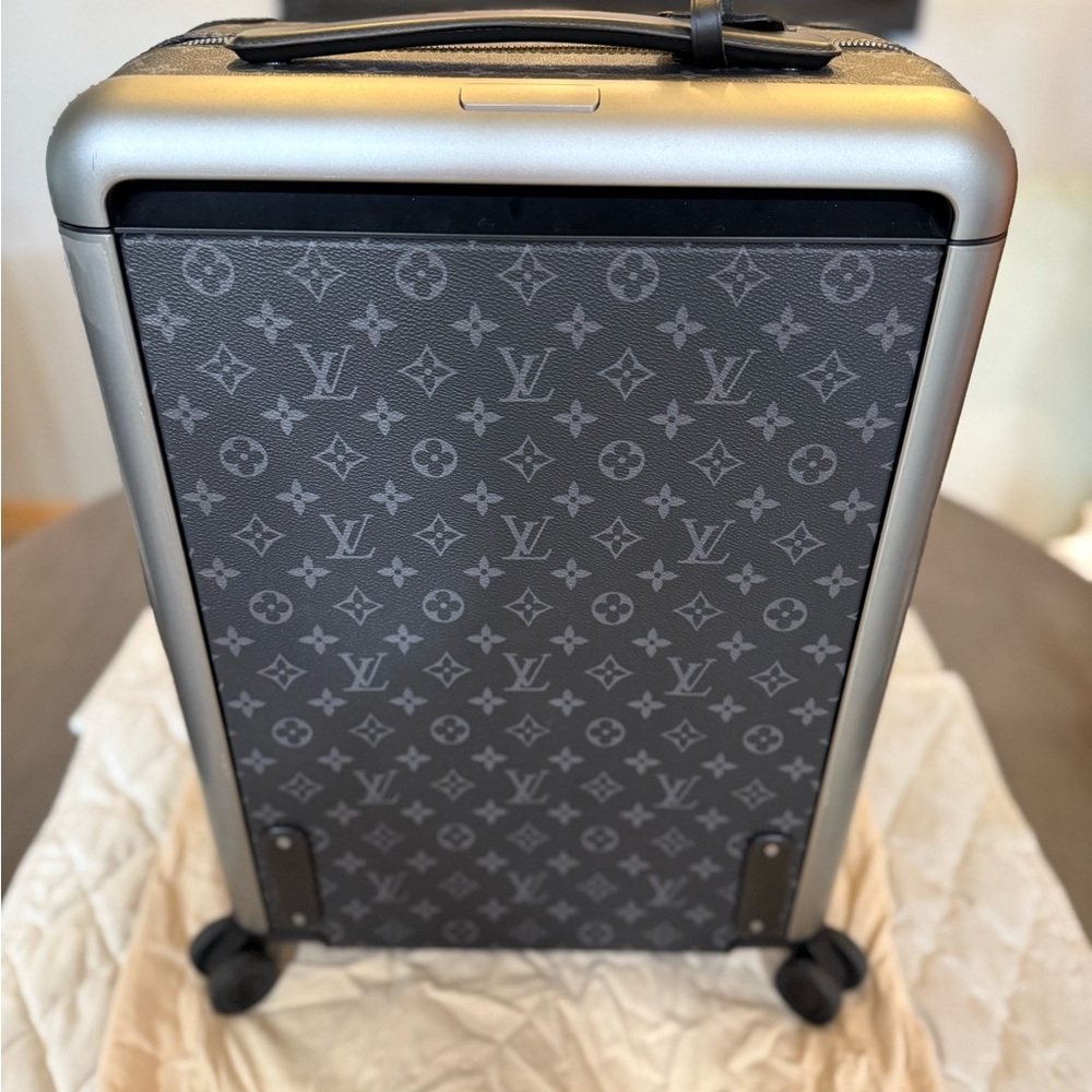 Louis Vuitton Gray Monogram Travel Bag - Picture 5 of 11